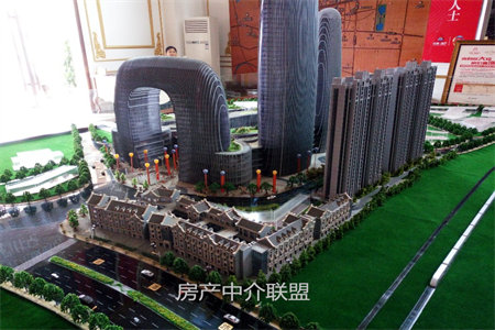 首付15万电梯房华龙西苑3室2厅1卫68万110m2出售