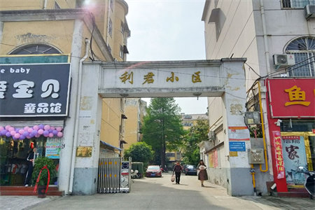 玉龙湾出售3室2厅1卫108平毛坯房