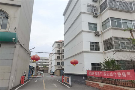 白马庄园三室二厅118平精装证满五出售